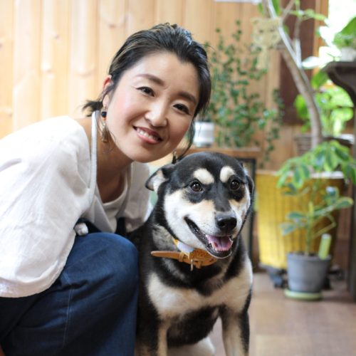 看板犬のクゥちゃんと